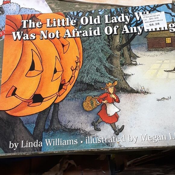 Bundle of 5 Halloween books. - Picture 6 of 6